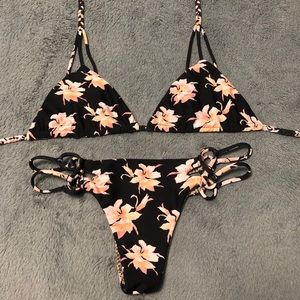 SOLD - LOCALS TOP x MOLOKINI BOTTOM x ALOHA (M)